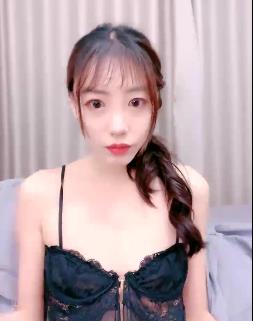 优质绝绝子女神甜甜的少女最新合集8V3.4G，自拍闺蜜三人游