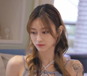 idol传媒女神芯萱最新合集2V800M，高清羞涩教学视频