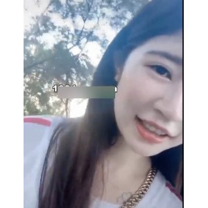 网红某音玲玲甜美作品合集80V50G，纤细身段吸引男性粉丝