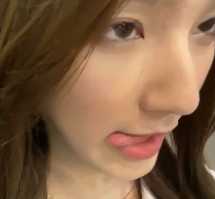 Twitter女神佳凯小鲜奶最新合集12V30G，火热大长腿高颜值作品