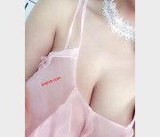 二次元狂热少女社保姬最新合集58V58G，车灯玩法多样