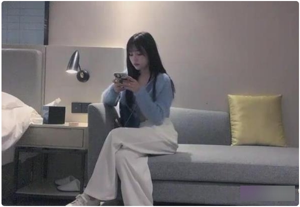 虎牙超人气宅男粉超爱优质网红《兰兰鹿鹿》yuanjiao门事件绝版合集（正片+抖音精选）7V2.5G度盘