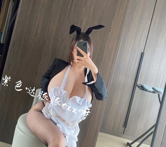 虎牙超高人气高品质美人童小芯最新稀缺合集_744M_百度云