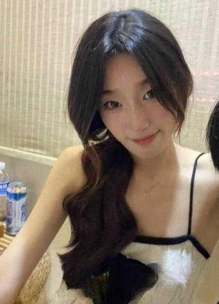 反差婊合集百度盘优质收集53V18P16.7G，电报精品资源