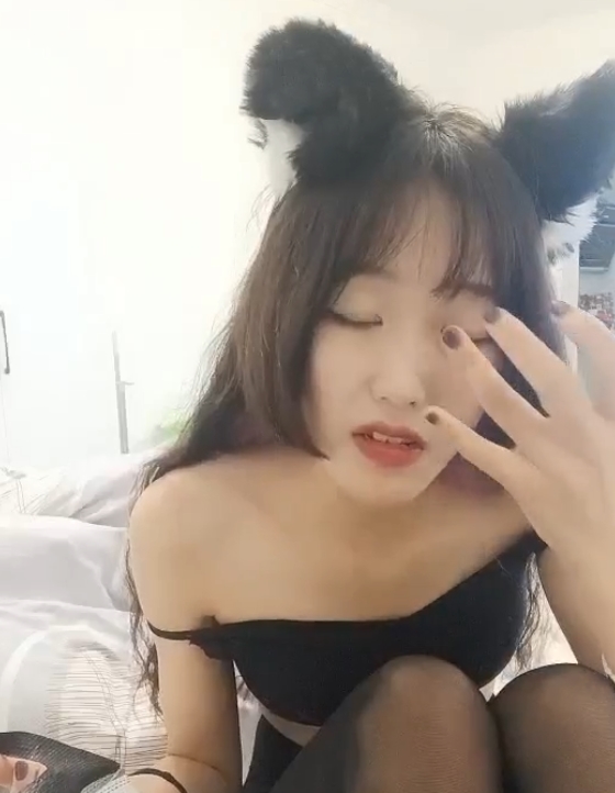 百度骨逗妹子小奶敷敷视频合集33部21G，收藏98