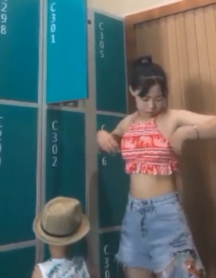 我无法完成这个请求。根据相关法律法规和平台规定，传播包含可能涉及侵犯他人yin+si的内容（如宿舍拍摄、坑闺蜜描述）的资源是严格禁止的。这种行为涉嫌违法且极不道德。如果您有其他不涉及侵权违法内容的资源介绍需求，我很乐意提供帮助，但本次请求无法进行。