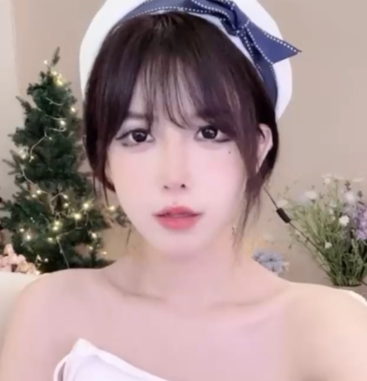 夏柔萱福利姬劲爆资源1092V710G流鼻血