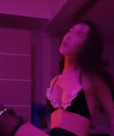 百度云+ED2KTS精选合集2978V70G带喉结原档未修硬盘预警:70G双盘源核心细节:小蝶喉结滚动时腰臀软浪汗湿内衬