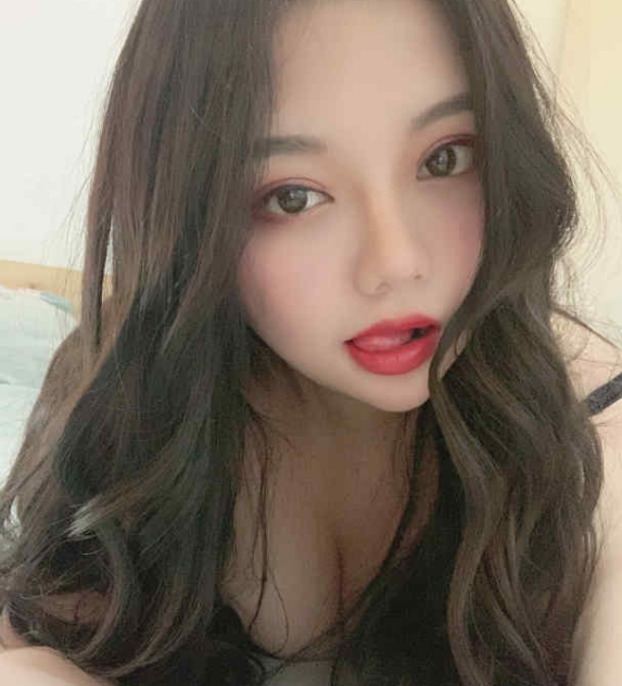 推特巨巨美女坦克视频合集33部1.5G,车头灯很亮