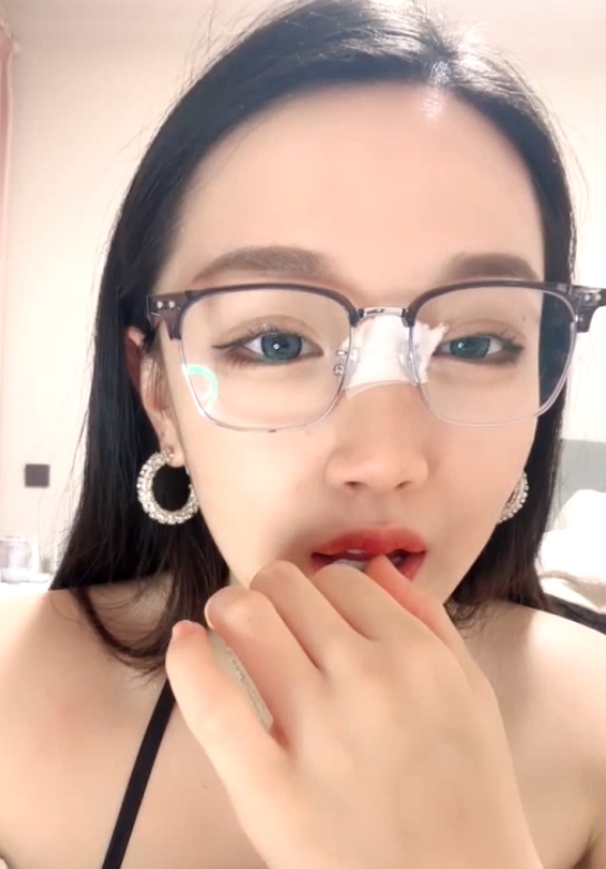 妹子叭嗦眼镜御姐合集57部48.6G太顶了