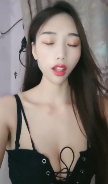 半糖钟晚收费房道具秀合集3部13.24G长腿御姐