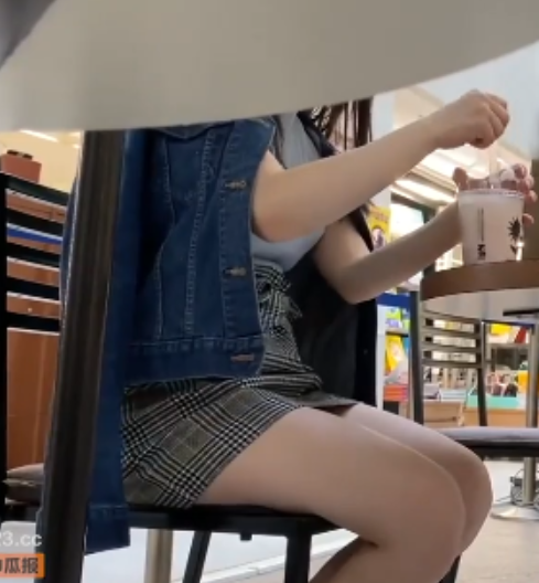 FC2暗黑王子绝密展示痴汉实录3V2.5G深夜专供