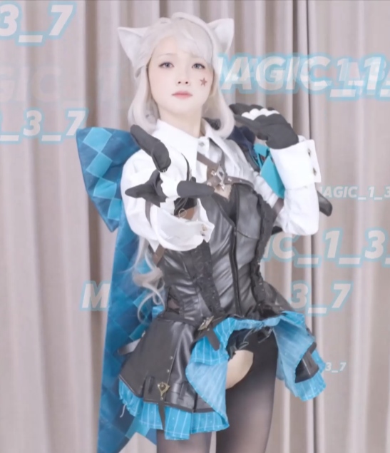 埋导演cos神作7部3G推特展示太顶了