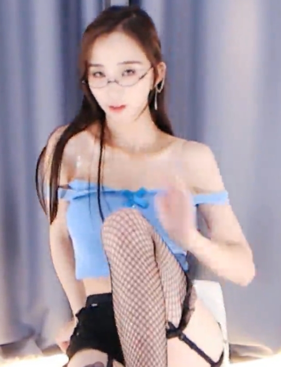 小熙米何菱辰辰芊斗鱼热舞160部14G太顶了