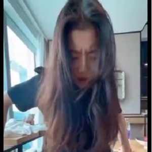 绝版张津瑜厕所门8V850M推特自拍展示