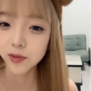 小奶昔推特太火辣放飞自我视频1部3.05G