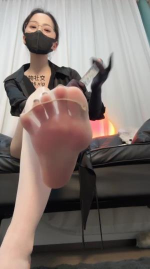 22V10.82G玩物晚晚私密视频合集曲线撩人