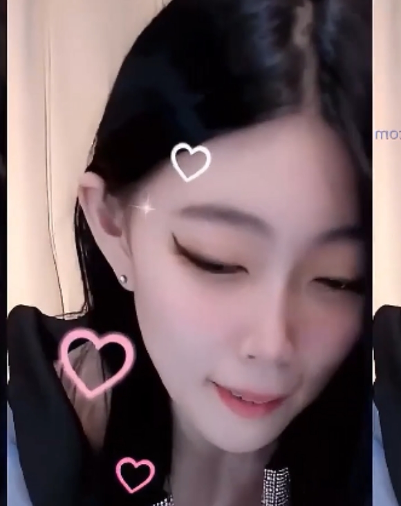 CC主播66睡不醒土豪万元定制热舞1V806M优质身段太顶了