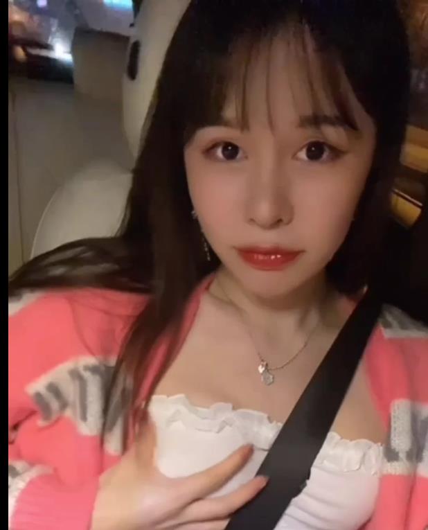 张思妮闺蜜私拍1V678M肤白貌美太撩人
